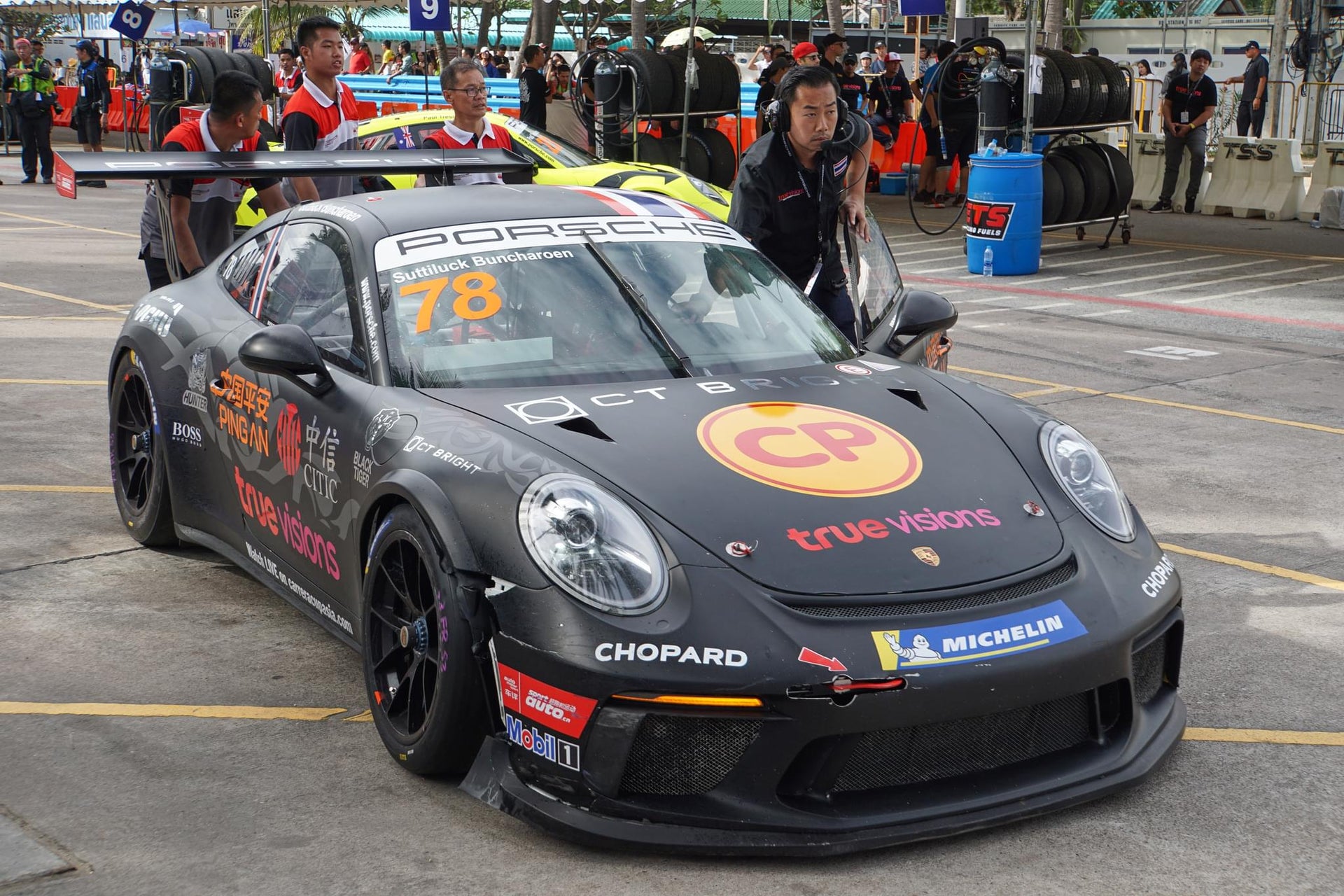 Porsche Race Pit Stop