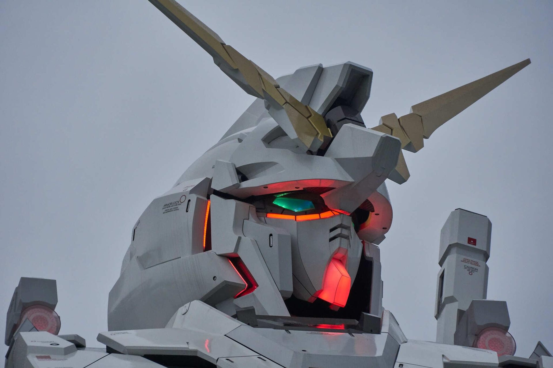 Massive Gundam Robot