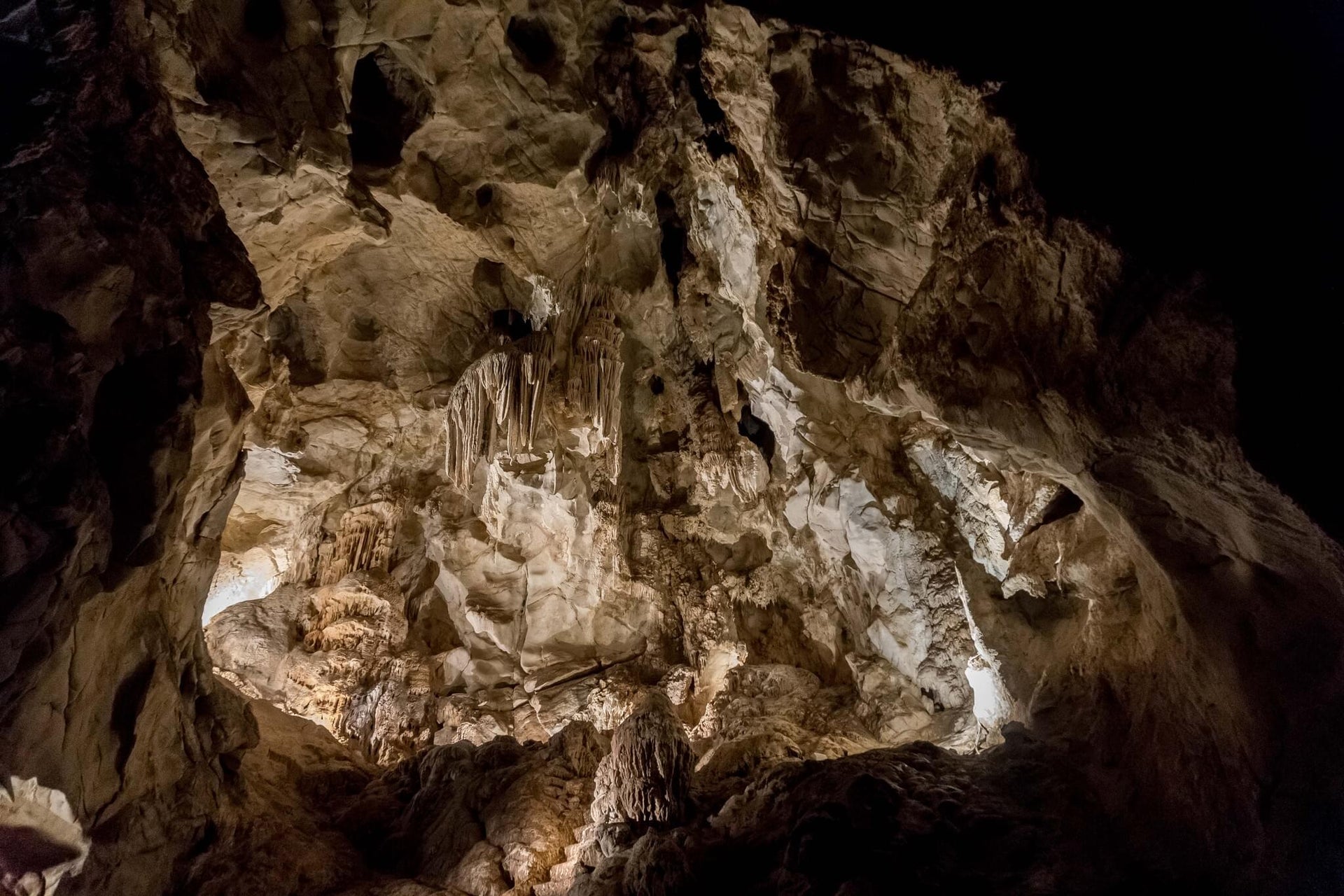 Jenolan Limestone Cave System